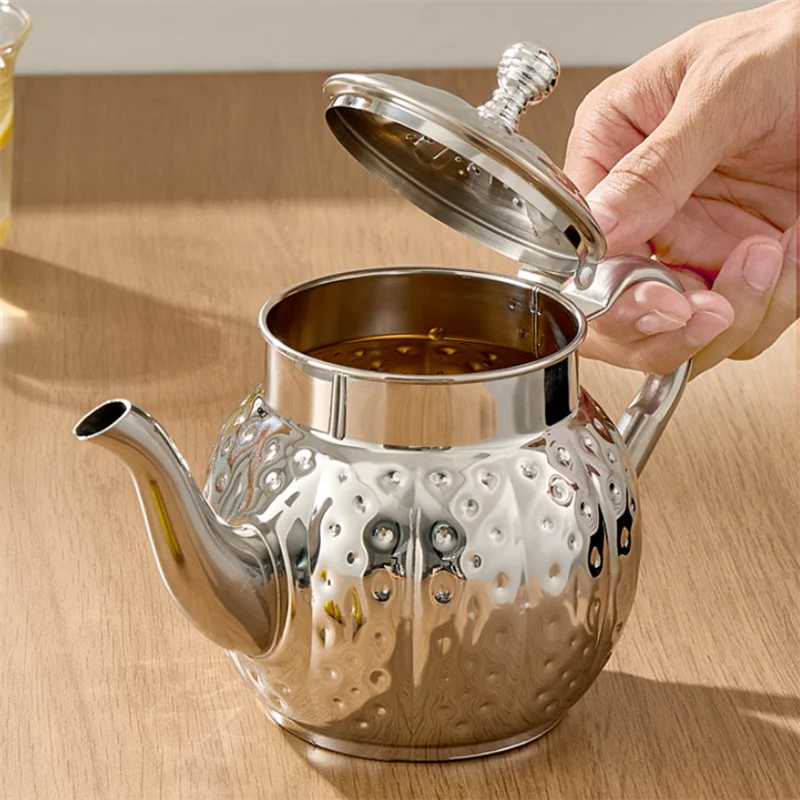 Théière Maha – Théière marocaine martelée en acier inoxydable doré ou argenté (800 ml)