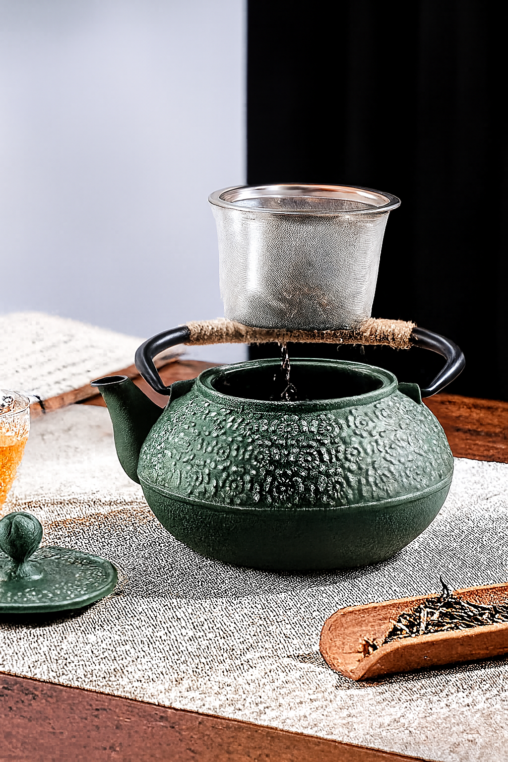 Théière Hana – Théière japonaise en fonte avec motif Sakura (900 ml)