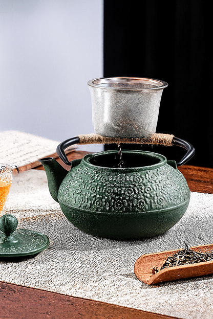 Théière Hana – Théière japonaise en fonte avec motif Sakura (900 ml)