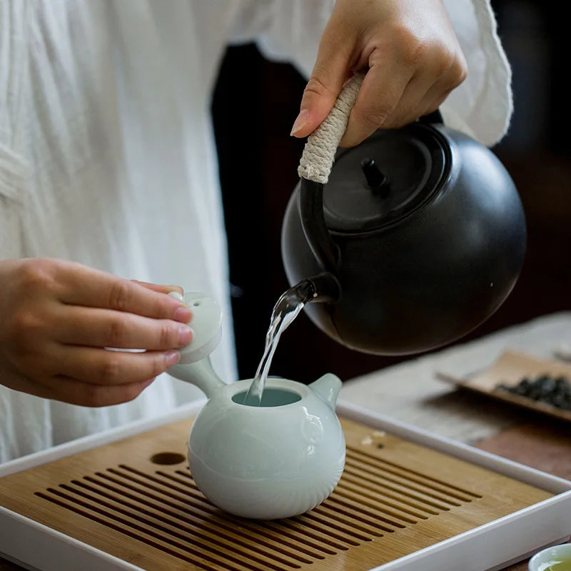 Théière Shiro Hana – Théière japonaise en céladon blanc (210 ml)