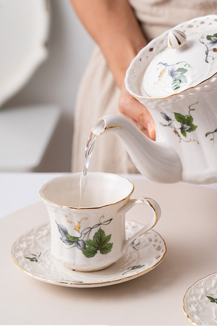 Théière Célestine – Théière en porcelaine peinte à la main (850 ml)