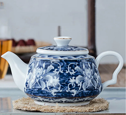 Théière Anastasia – Théière en porcelaine bleue artisanale (200 ml)