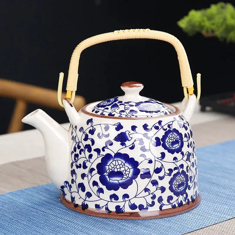 Théière Calliope, motif bleu marine fleurs
