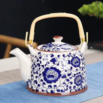 Théière Calliope, motif bleu marine fleurs