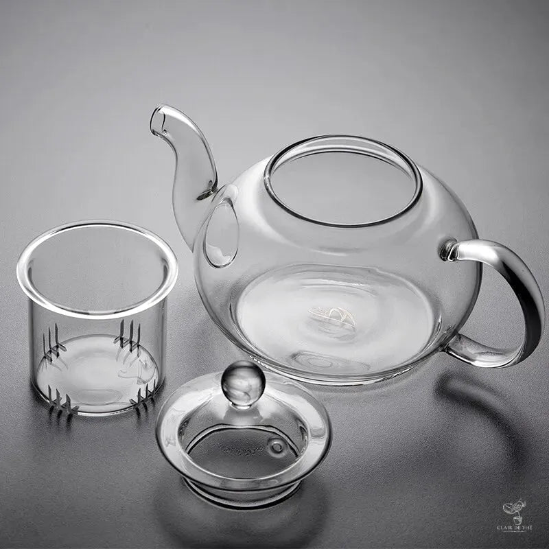 Théière Clara démontée : corps en verre, couvercle et infuseur amovible