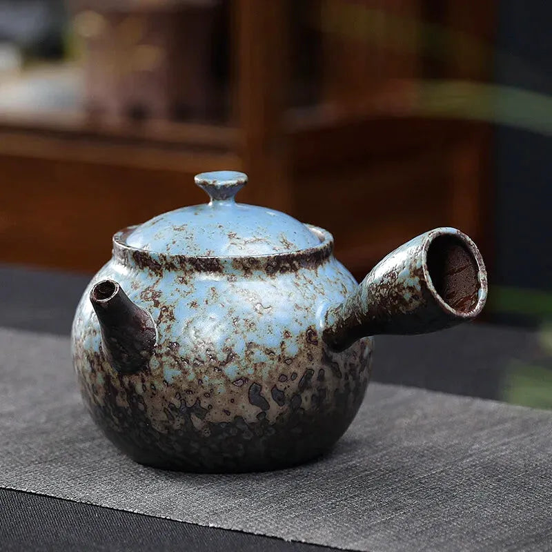 Théière Kuro Yoko, coloris bleu céleste moucheté