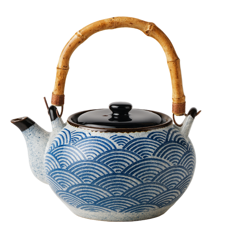 Théière Sakana en céramique émaillée bleue, motifs de vagues Seigaiha, anse en bambou, fond blanc