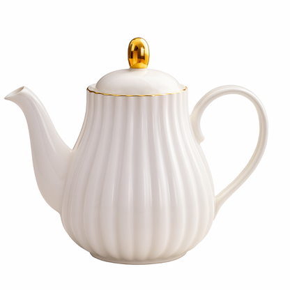 Théière Victoria en porcelaine émaillée, détails dorés, fond blanc